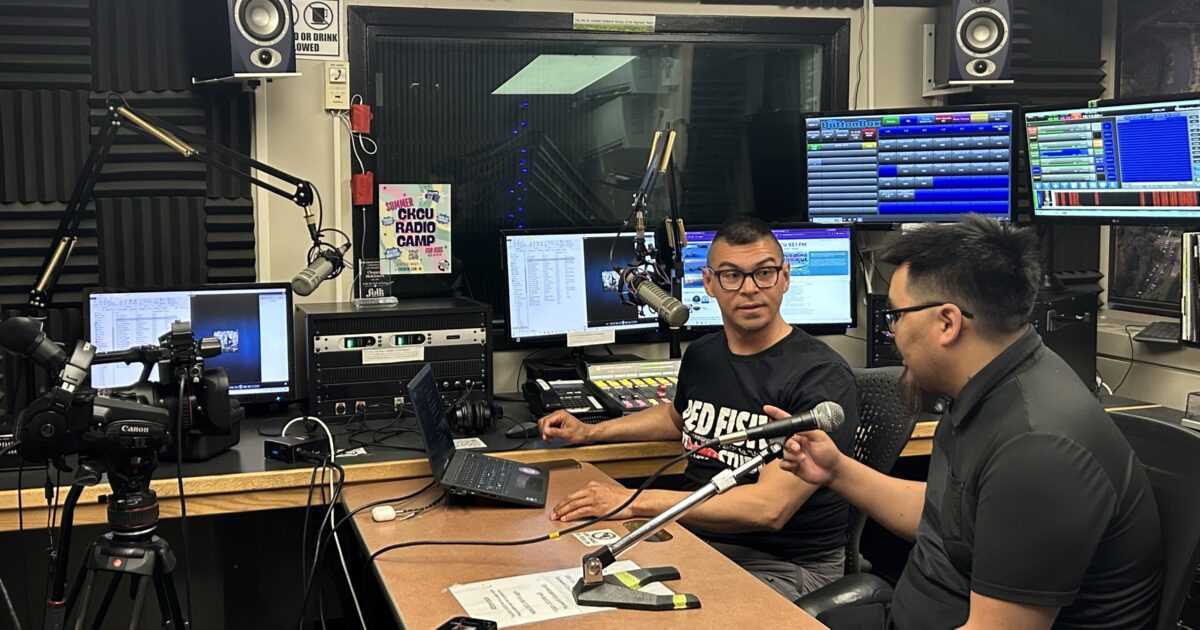 New Inuktitut radio program broadcasts live in Ottawa