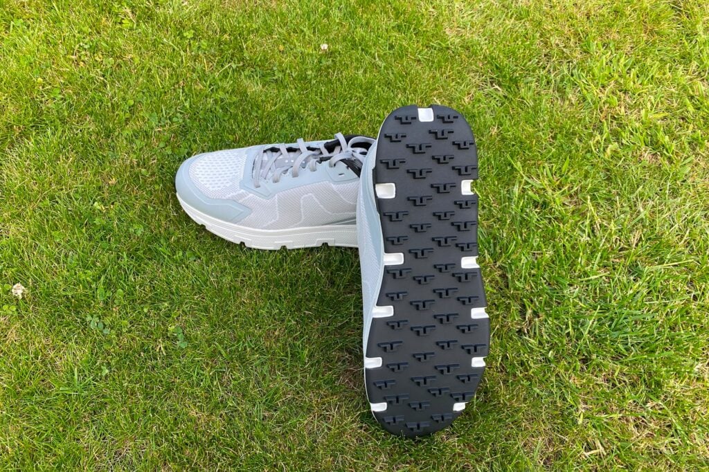 J.Lindeberg Vent 500 KN Golf Sneaker moulded spikes | Source: NCG