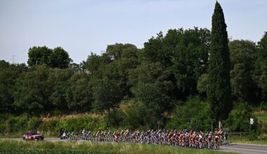 The peloton during stage 6 of the 2026 Giro d'Italia Women, a 160km stage from Ala to Brescello, Italy. (Photo by Luc Claessen/Getty Images)