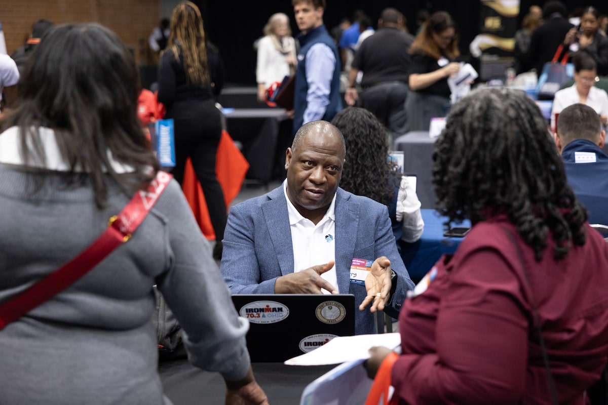 U.S. unemployment claims fell last week amid low layoffs