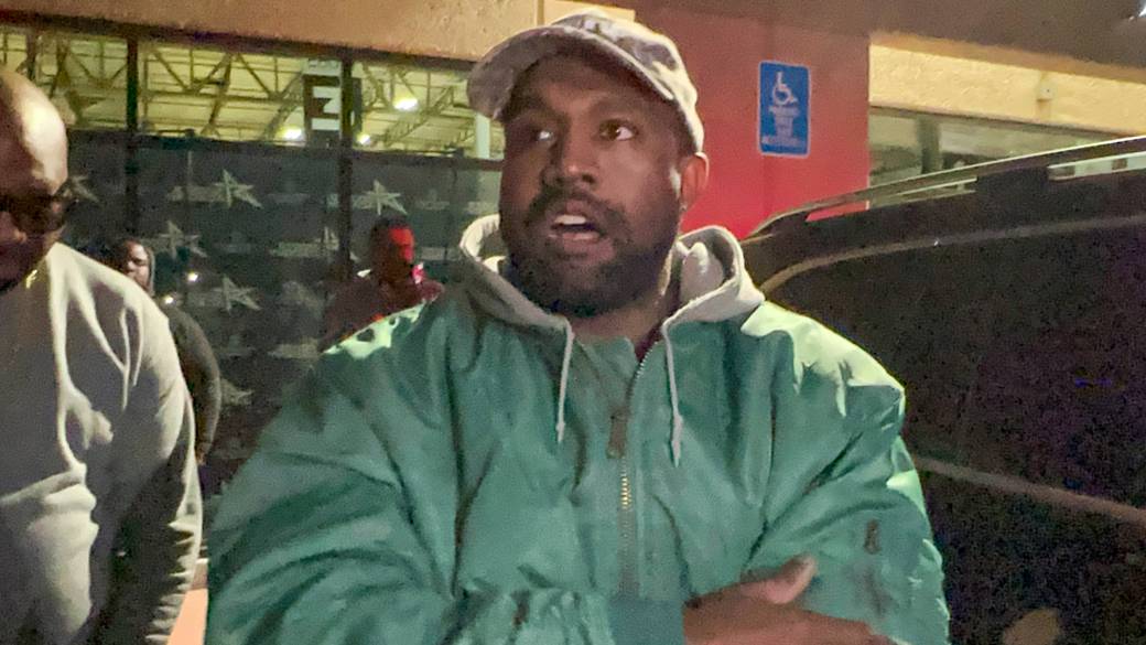 Click to play video: 'Kanye West denied entry to U.K., Wireless Festival cancelled'