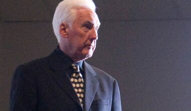Hockey Hall of Famer Cliff Fletcher dead at 90