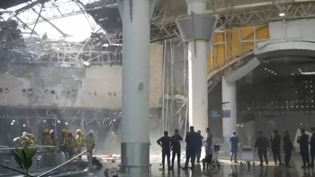 Click to play video: 'US, Iran continue trading strikes as peace talks drag on for weeks'