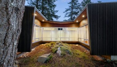 The tide was right for this Gambier Island home