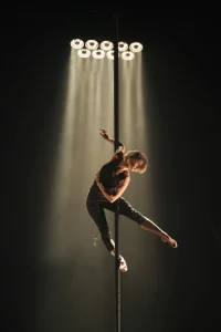 La Chute des Anges - MONTRÉAL COMPLÈTEMENT CiRQUE