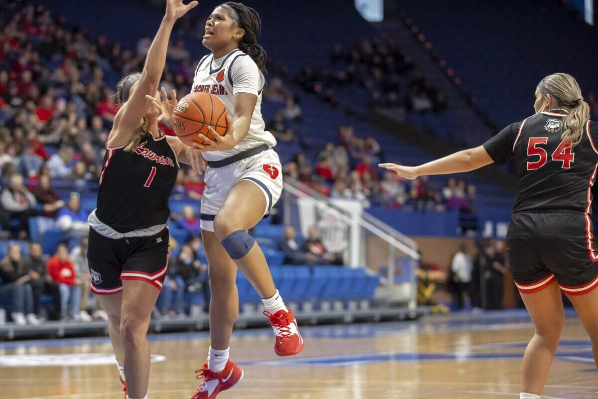 Then-Lawrence County star Kensley Feltner (1) defended then-Sacred Heart star ZaKiyah Johnson (11) during the 2023 Kentucky Girls High School Basketball State Tournament at Rupp Arena. After beginning her college hoops career at Belmont, Feltner has transferred to Morehead State.