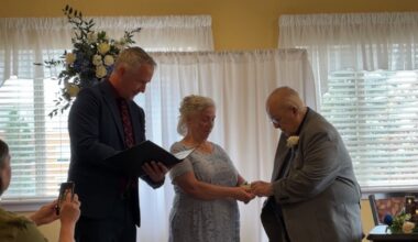 Ottawa couple tie the knot at senior living community