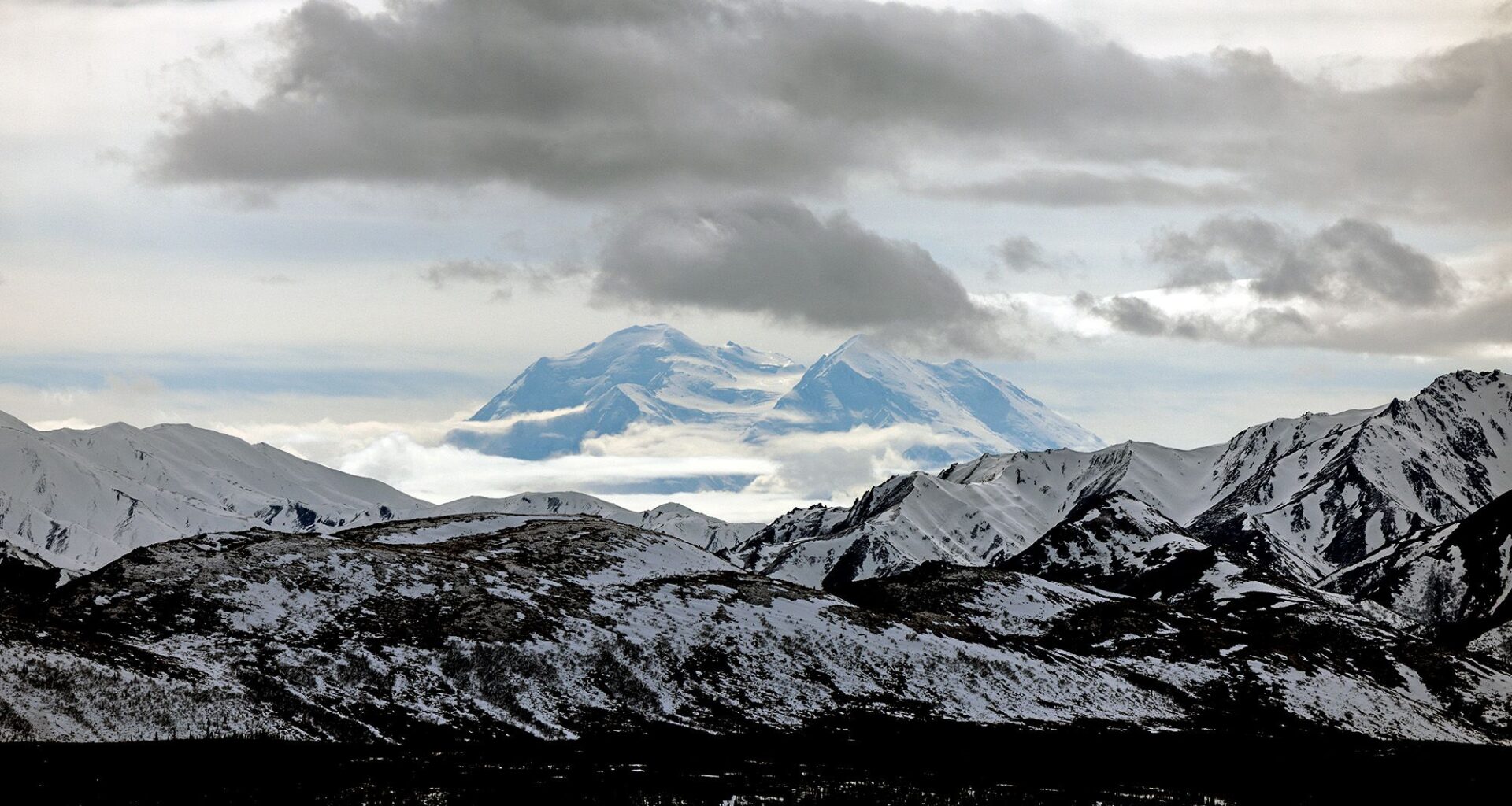 Scientists find thousands of earthquakes in a perfectly straight line in Alaska, revealing a hidden 'microplate'