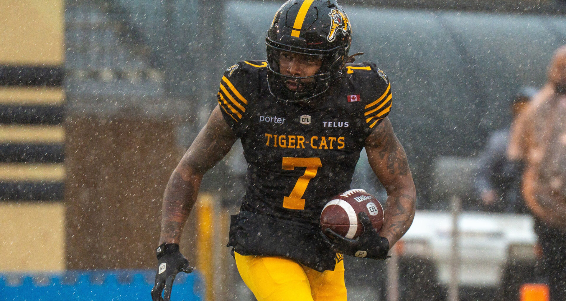 Als sign returner/receiver Mario Alford