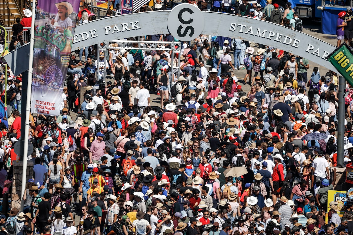 Alberta Premier, Calgary mayor fight over noise bylaw ahead of Stampede