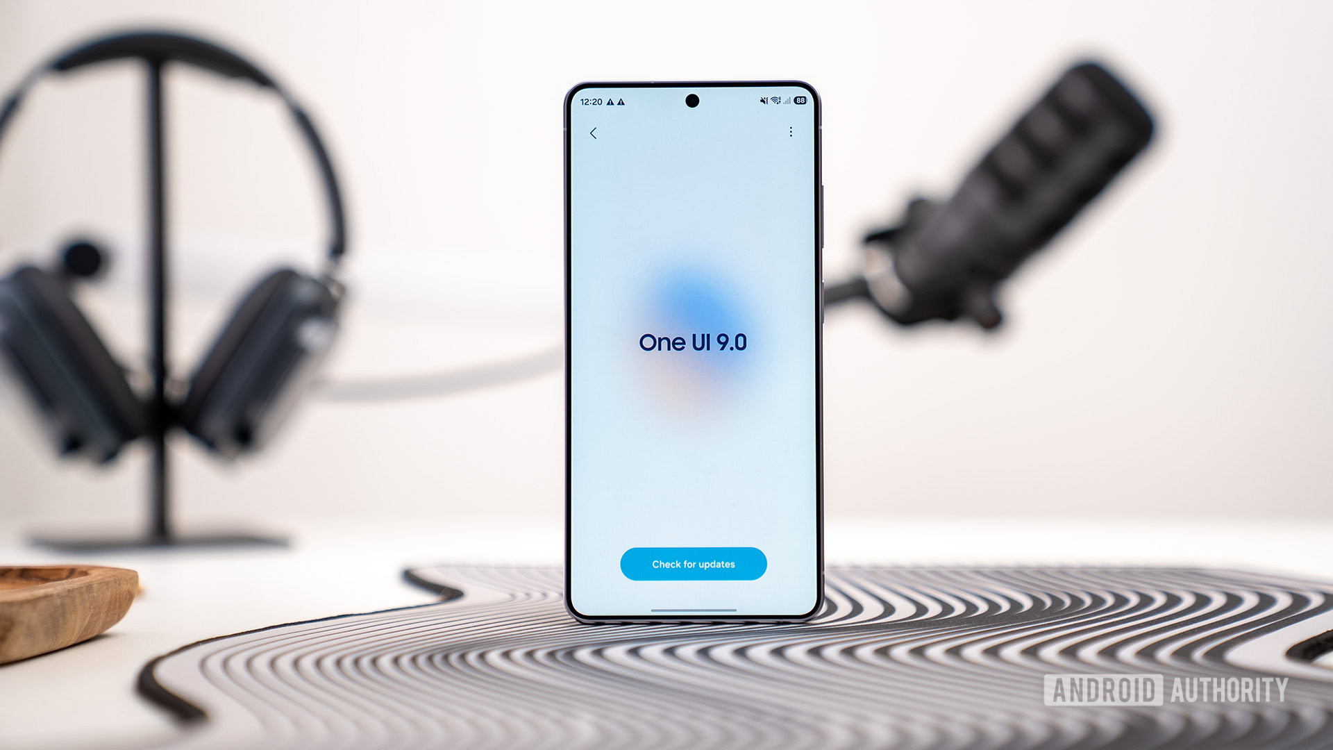 OneUI 9 update screen on S26 Ultra straight on OneUI 9 update screen on S26 Ultra straight on