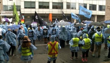 Ontario nurses rally at St. Joe's Hamilton over hospital budget cuts