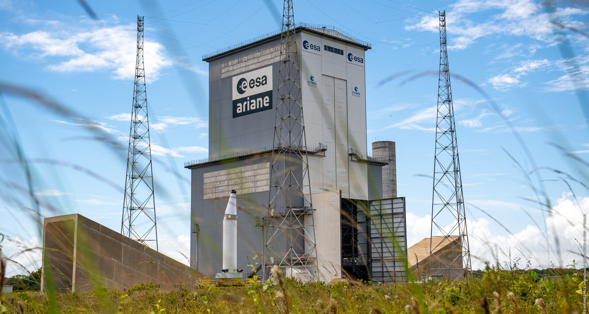 P160C based booster for Ariane 6 arrives at the launch pad