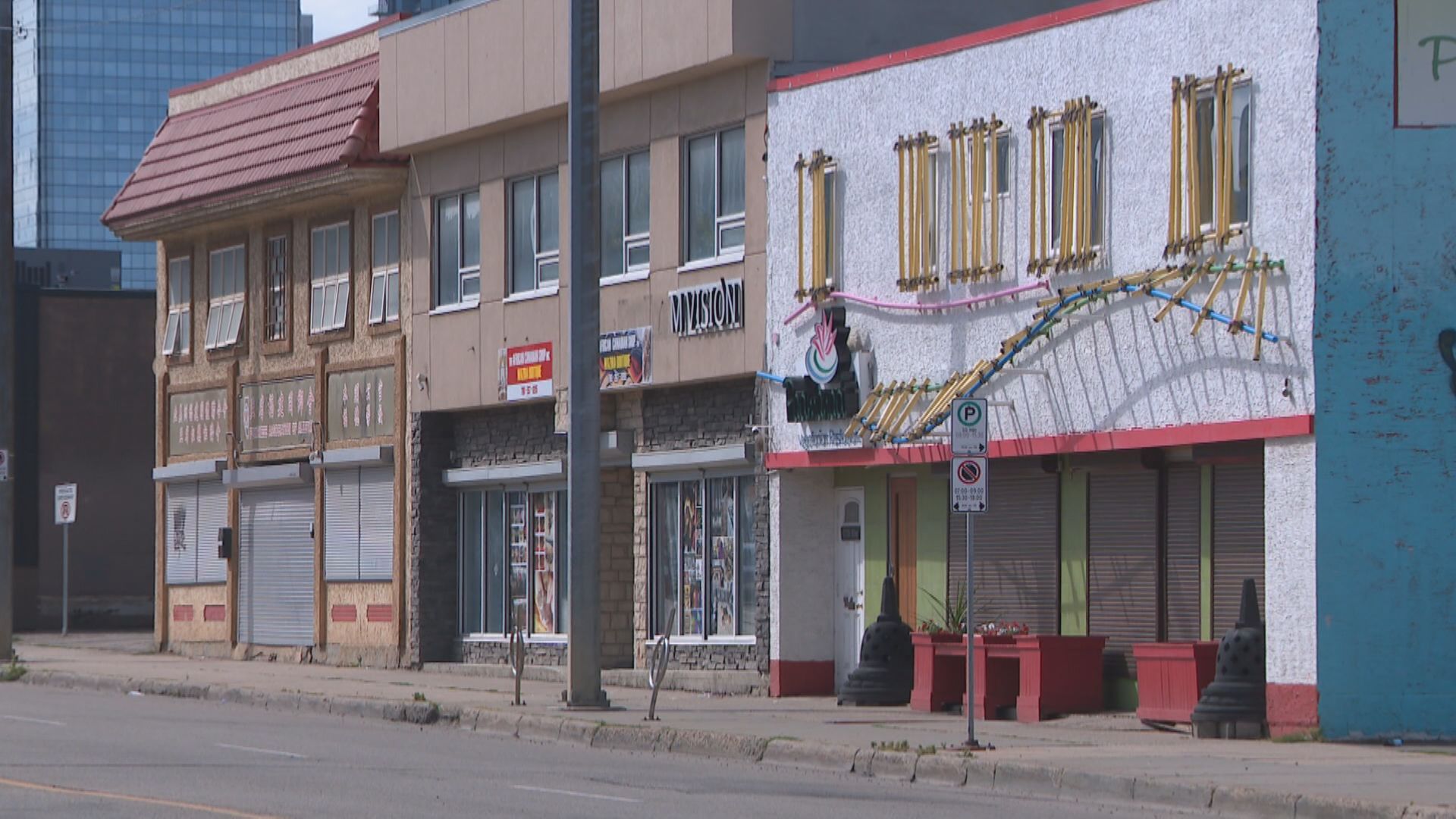 Click to play video: 'Edmonton businesses concerned with plans to remove parking for bus lane'