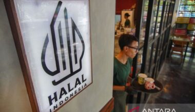 Indonesia urges firms to apply for halal permits before deadline