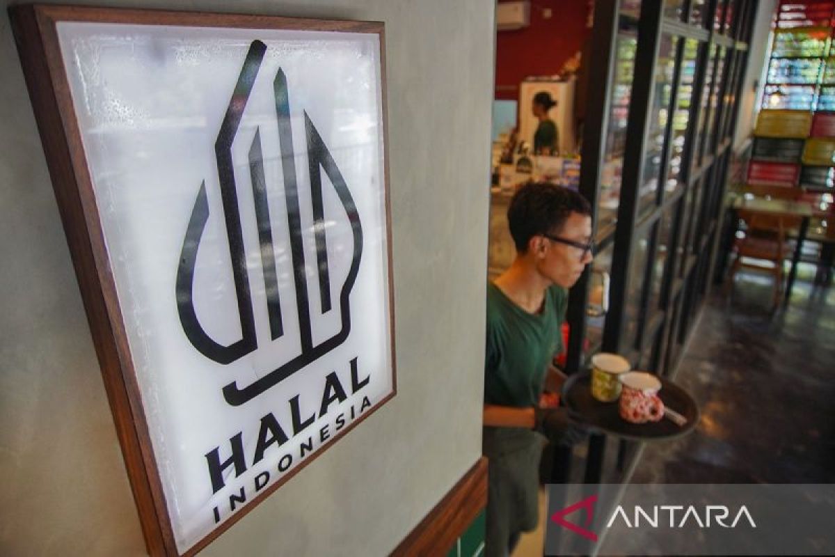 Indonesia urges firms to apply for halal permits before deadline