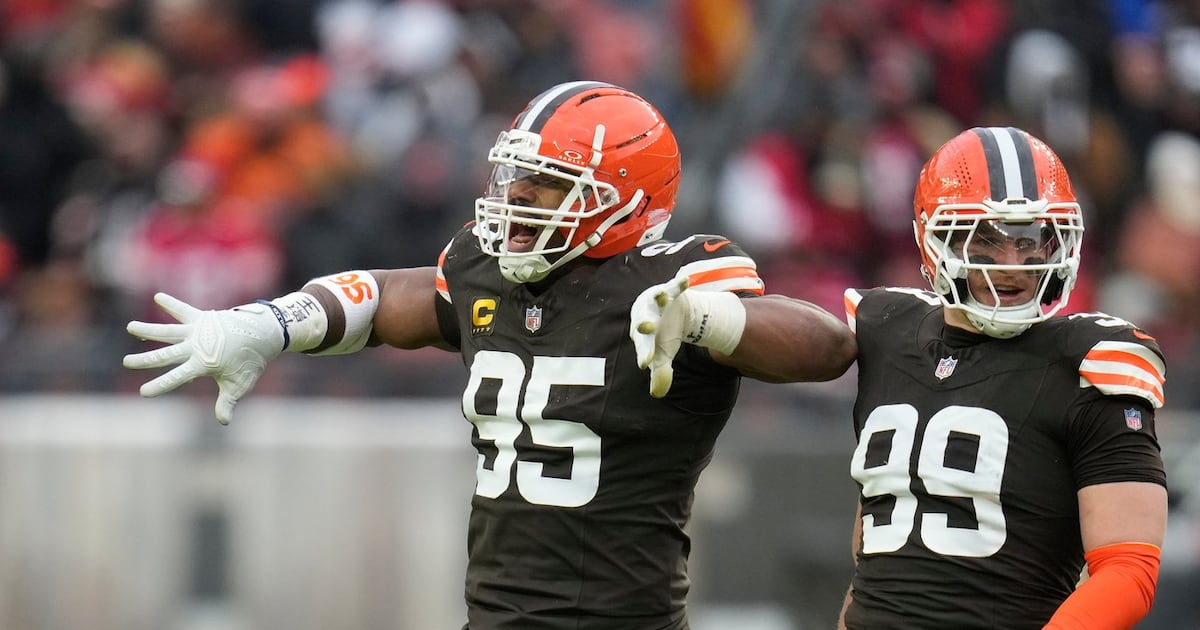 Report: Cleveland Browns trade superstar DE Garrett to Los Angeles Rams
