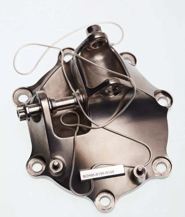 This artist is making jewelry out of F1 cars to give Formula Ones a more personalized piece of merchandise