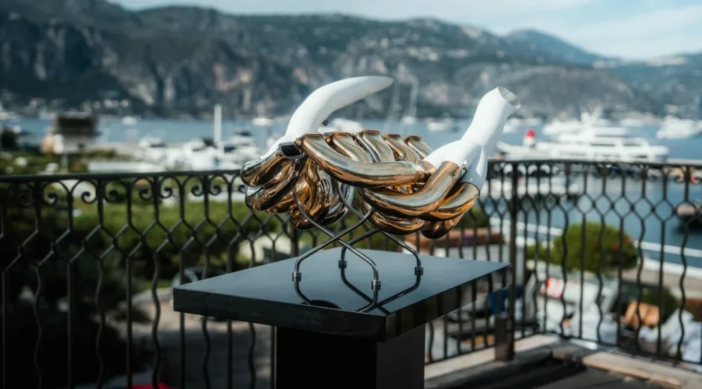 This artist is making jewelry out of F1 cars to give Formula Ones a more personalized piece of merchandise
