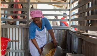 Ebola virus: Congo volunteers cook meals for patients, health care workers