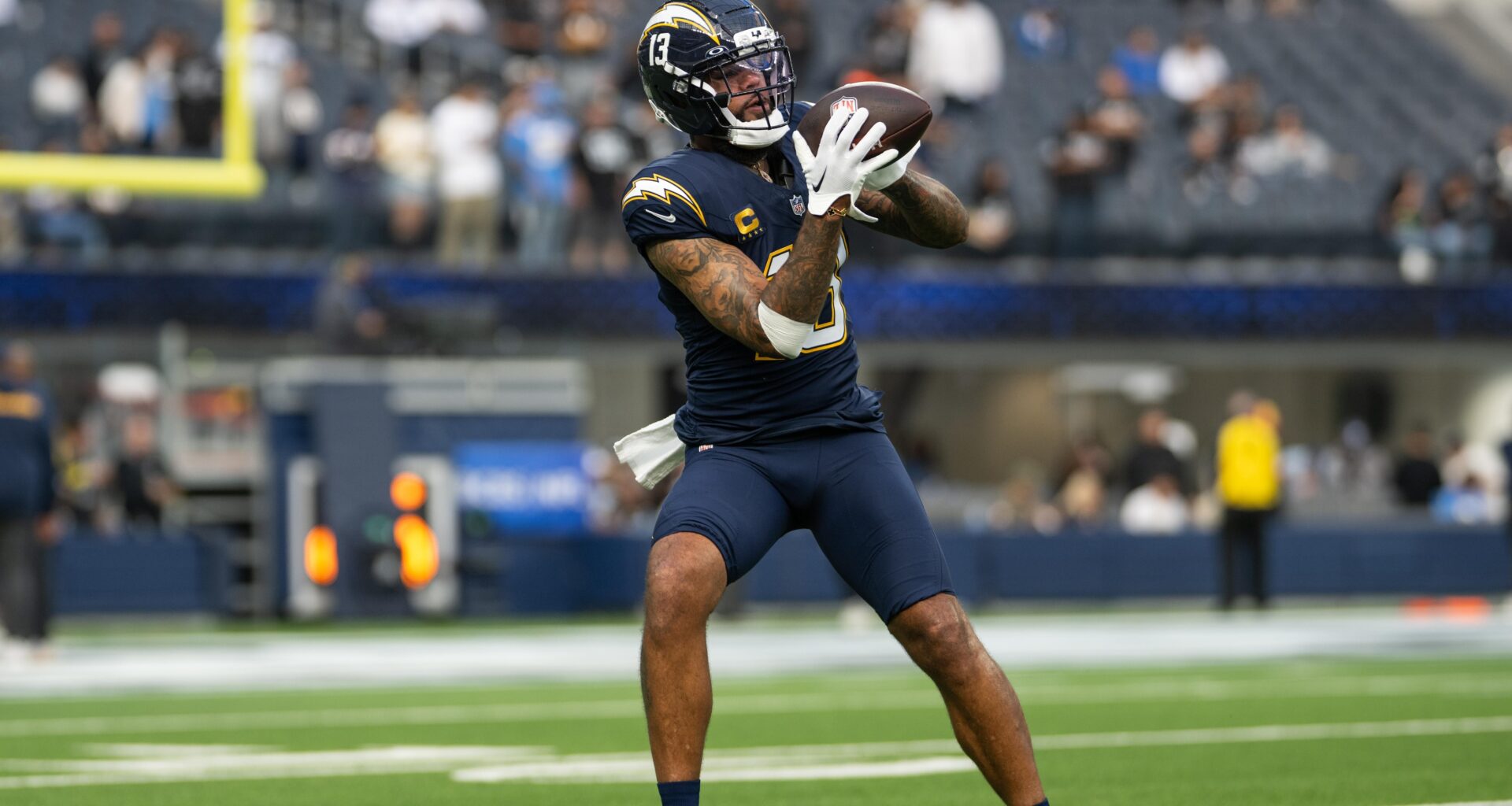 New NFL Rumors on Team 'Mulling' WR Addition amid Keenan Allen, Deebo Samuel Links