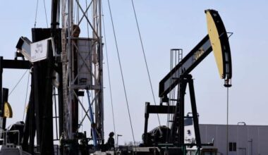 Data says Canada is in a technical recession. This think tank is wary - National