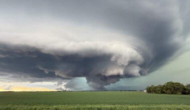 Manitoba Hydro warns of widespread power outages after hail, heavy rain hit province in another massive storm - Winnipeg