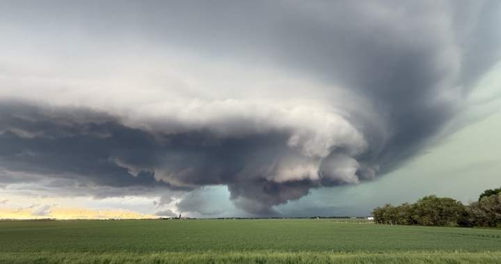 Manitoba Hydro warns of widespread power outages after hail, heavy rain hit province in another massive storm - Winnipeg