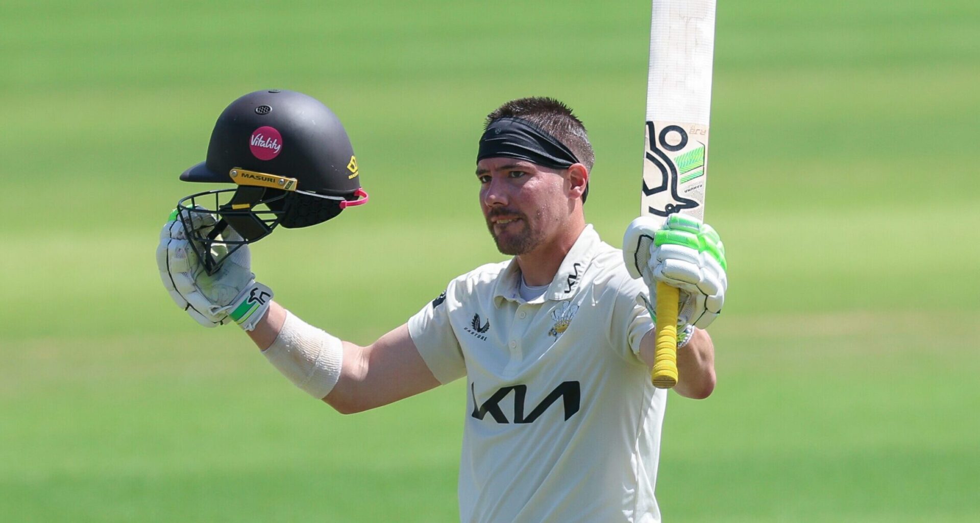 Burns century keeps Surrey in the game