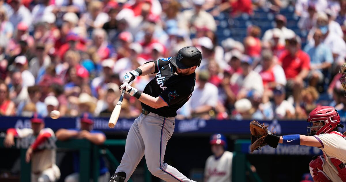 Liam Hicks removed from Miami Marlins' lineup vs. San Francisco Giants because of back tightness