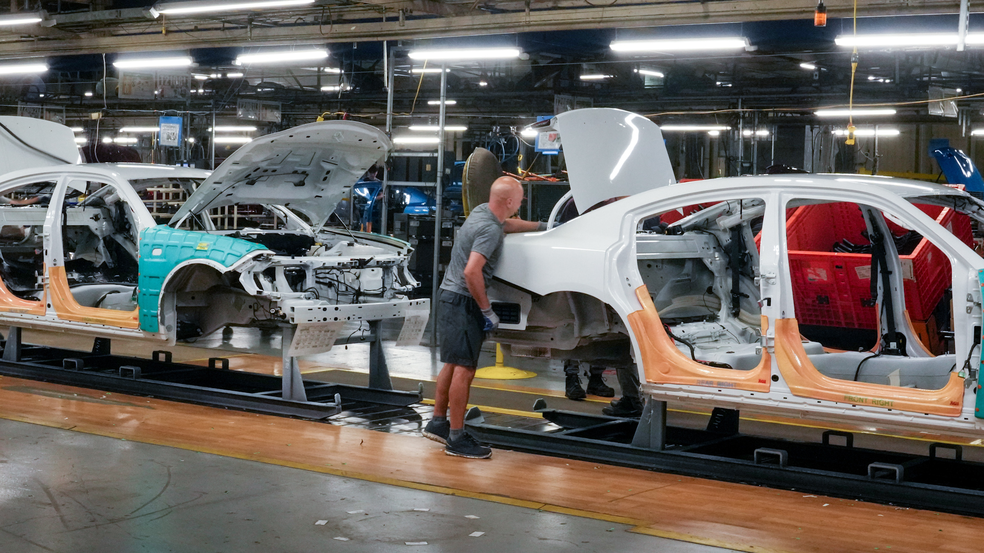Click to play video: 'Joly rules out ‘cars-in-a-kit’ as Stellantis eyes opportunity to adopt Chinese EV kits'