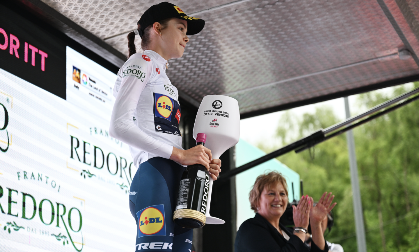 White and red jerseys after a GC shake-up at the Giro d’Italia Women