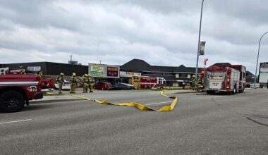 Van drives into Stony Plain daycare, west of Edmonton