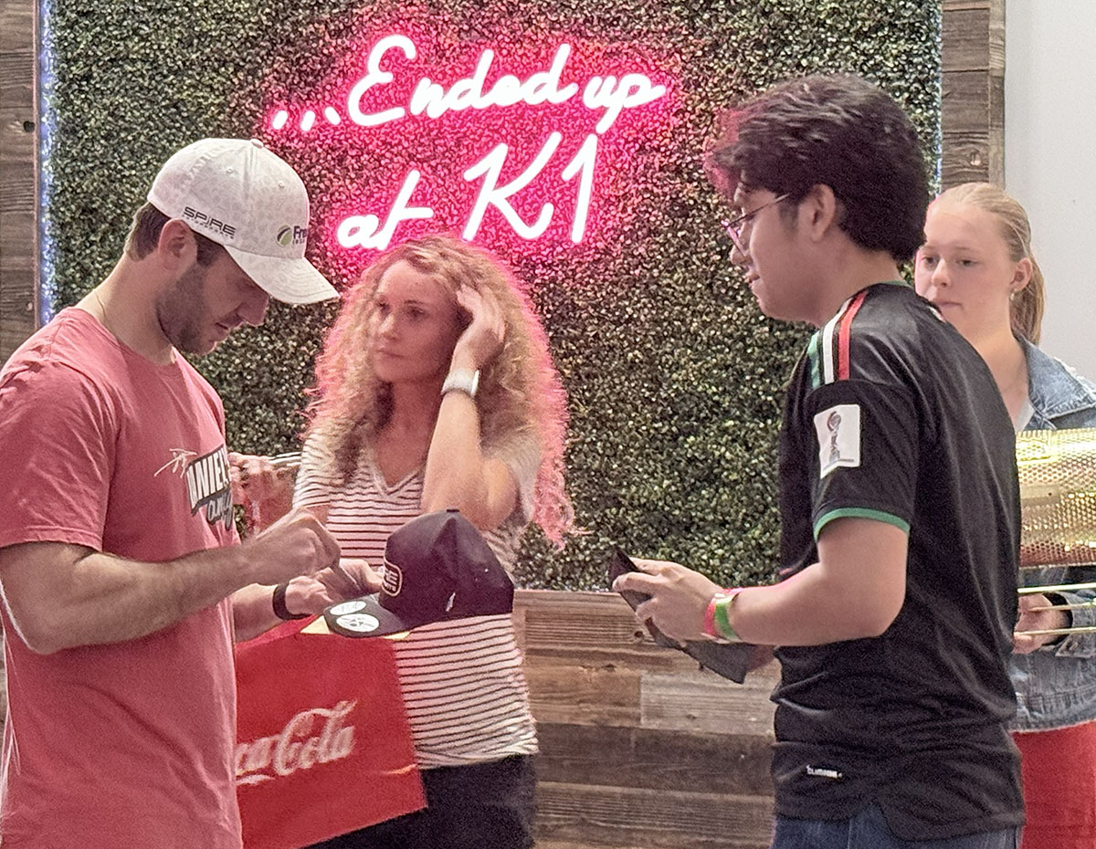 Suarez autograph