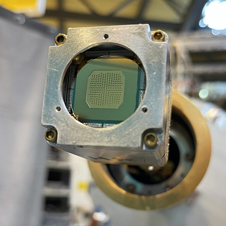 Superconducting TES Array Snout