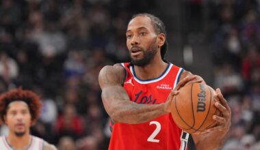 Sources: Clippers, Raptors in trade talks over Kawhi Leonard