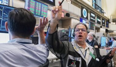 Stock market news: U.S. stocks waver as tech companies slip