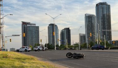 Motorcyclist seriously injured in Mississauga crash