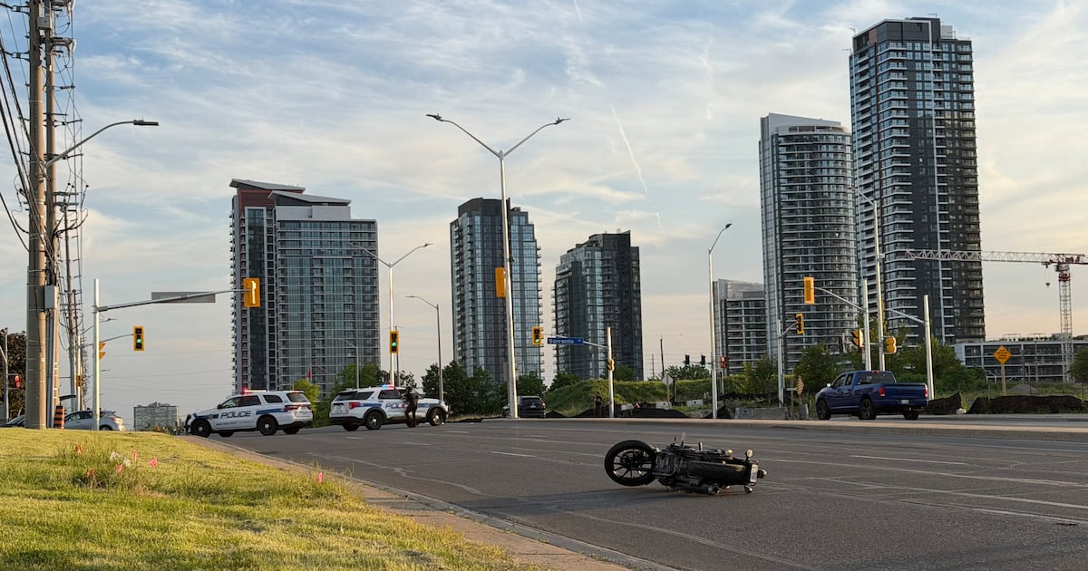 Motorcyclist seriously injured in Mississauga crash