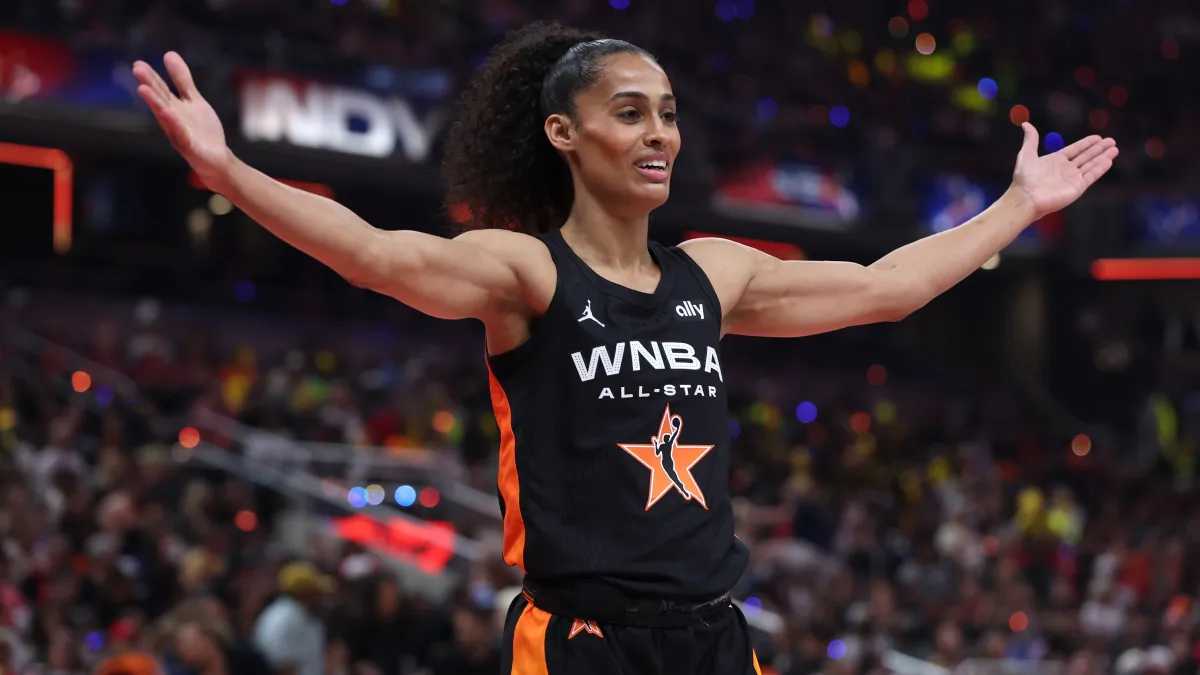 Skylar Diggins hit with WNBA fine after technical foul in Sky's loss to Aces image