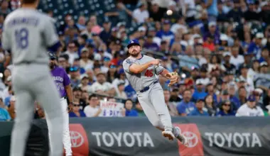 Mariners trade for versatile infielder who will be joining his 7th MLB team after Giants, Dodgers, Blue Jays, Phillies, Tigers, Diamondbacks image