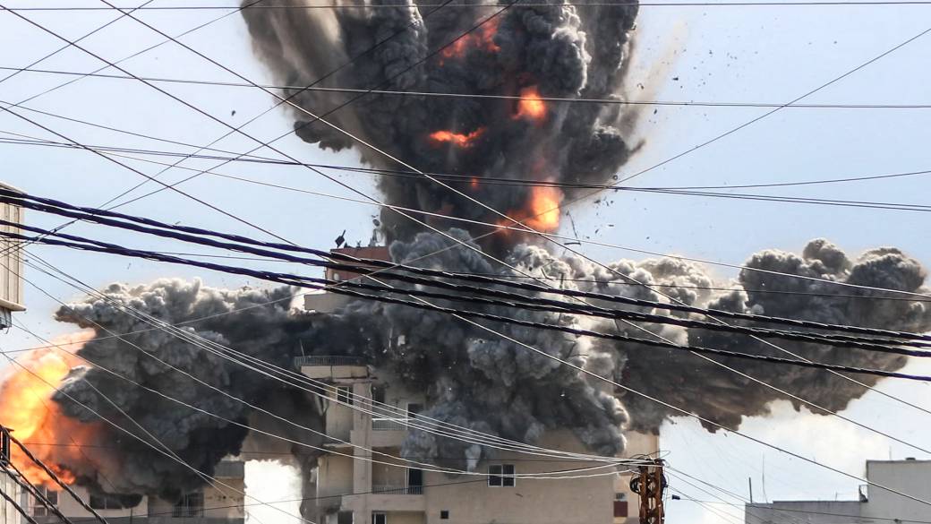 Click to play video: 'U.S., Iran exchange strikes overnight, threatening shaky ceasefire'