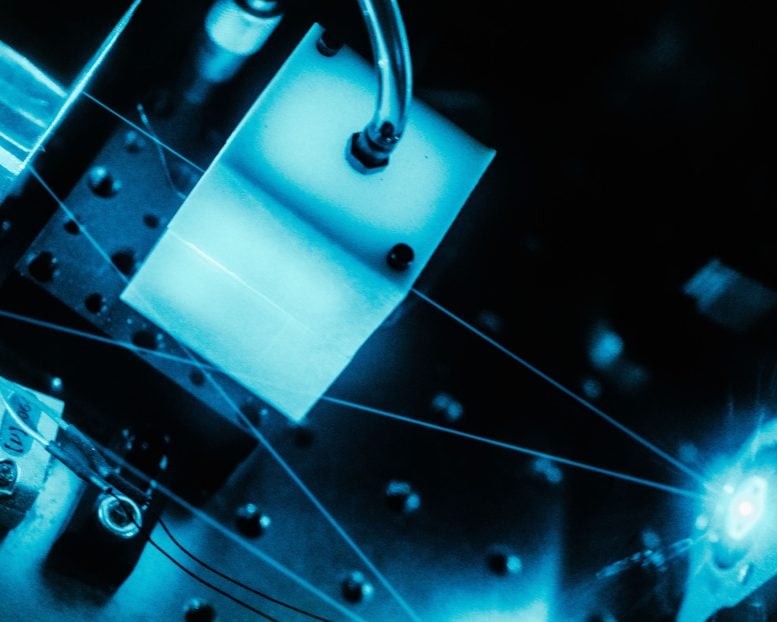 Ultraviolet Laser Light Probing Atomic Hydrogen