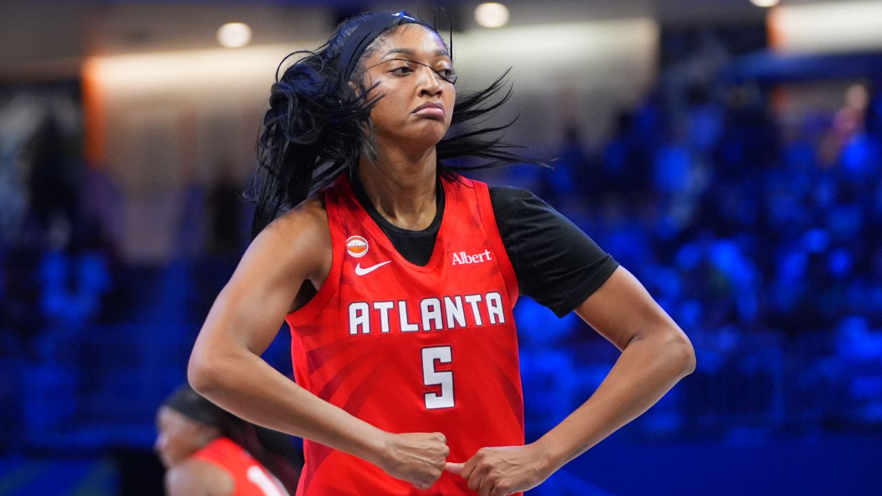 Reese leads Dream to win after Mystics coach Johnson ejected, escorted off court by security