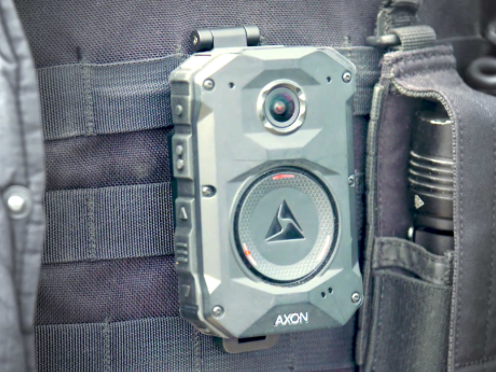 Winnipeg police begin testing body cameras on frontline officers