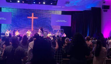 More than 100 people unite at Winnipeg church for Spanish worship event