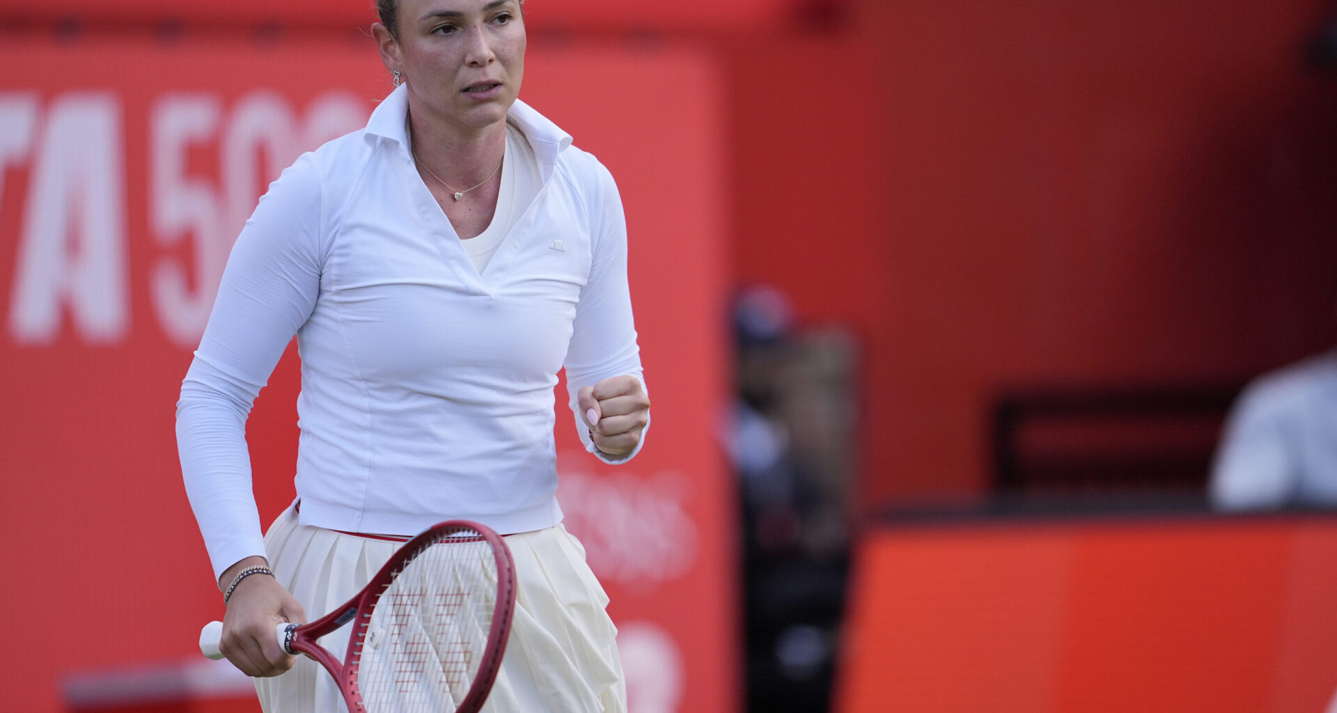 Lucky loser Vekic edges Bouzkova in two tight sets to make Queen's quarters