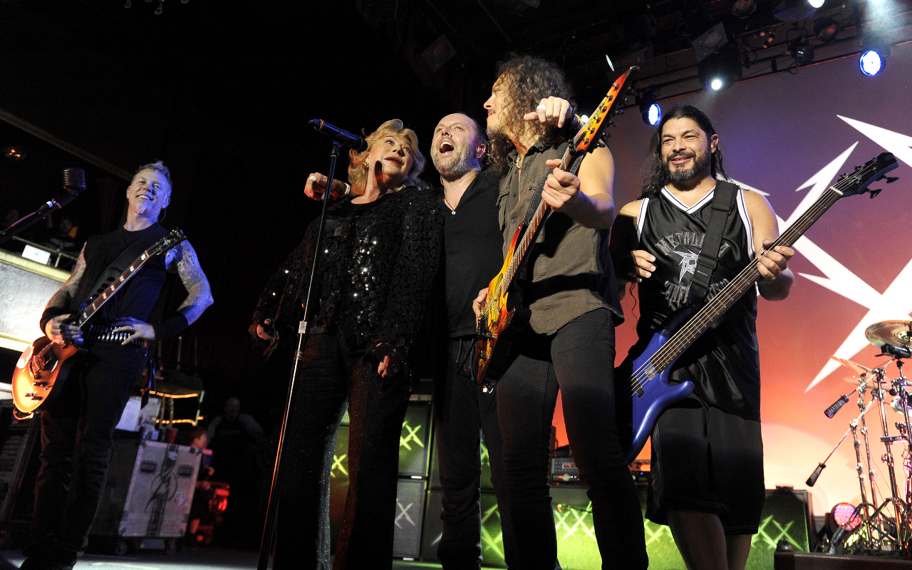 Metallica hugging Marianne Faithful on stage