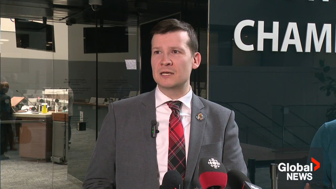 Calgary’s mayor floats temporary pause on Green Line downtown to extend line further south