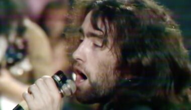 “The chorus wrote itself, the chords took me about 10-15 minutes and then Paul came up with the verses while he was waiting for a lift to a gig the next day!”: How one of the greatest rock anthems of all time was created in the wake of a nightmare show